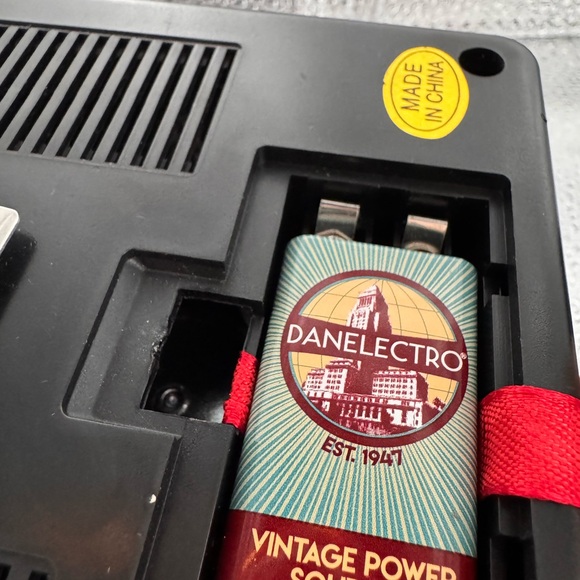 Portable Audio Amplifier - Black and Gold - Picture 5 of 11